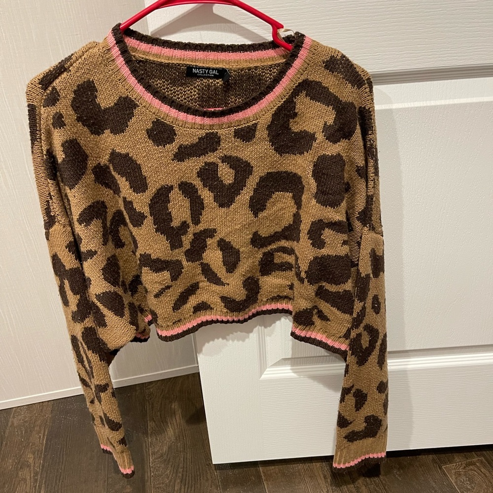 Cropped leopard and pink sweater